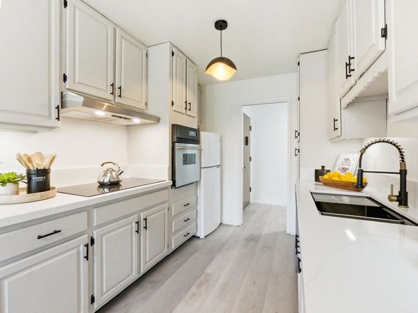 245 Montecito Ave, Unit 203, Oakland, CA 94610