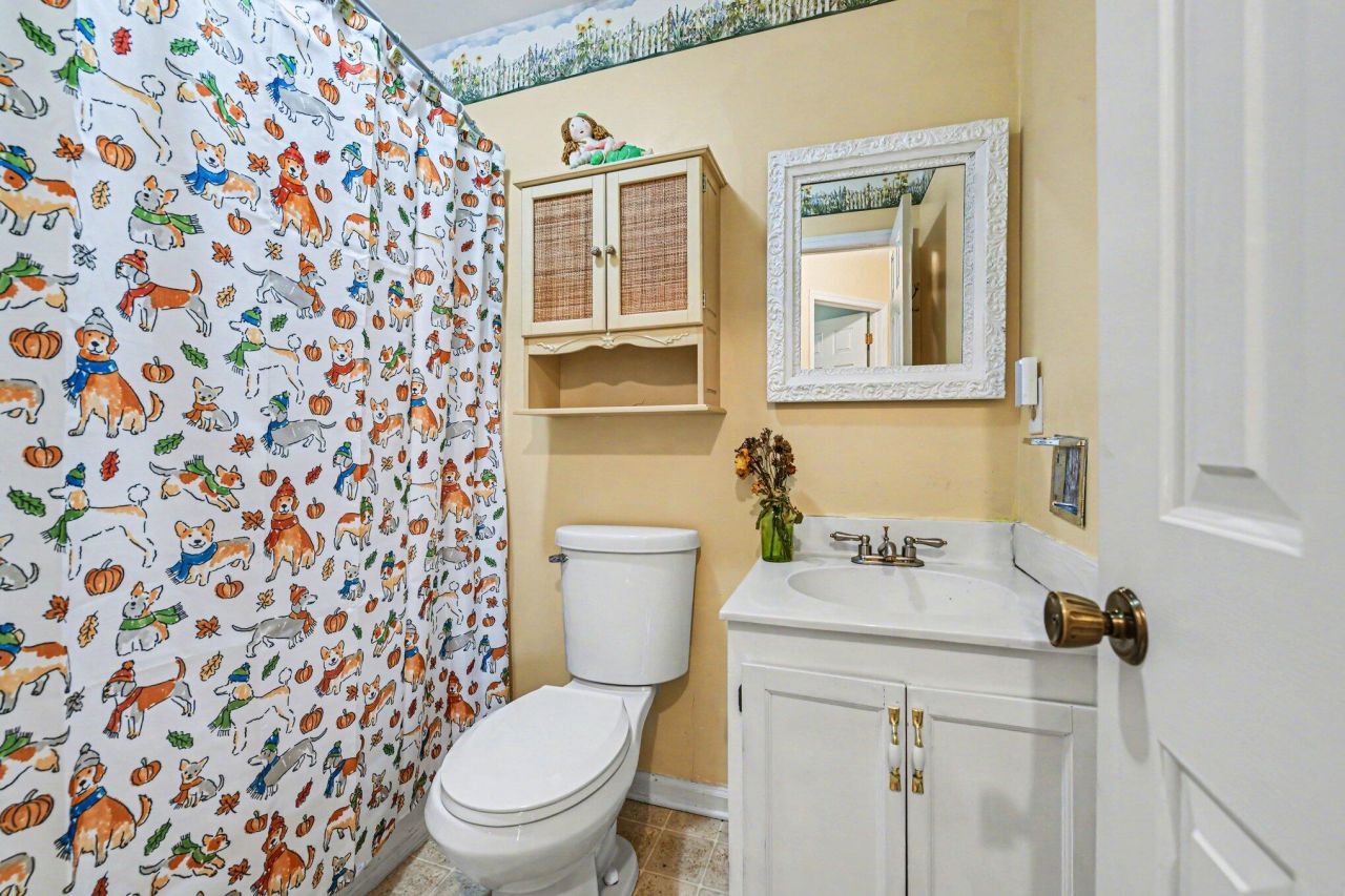 310 Hamlet Road Photo 16