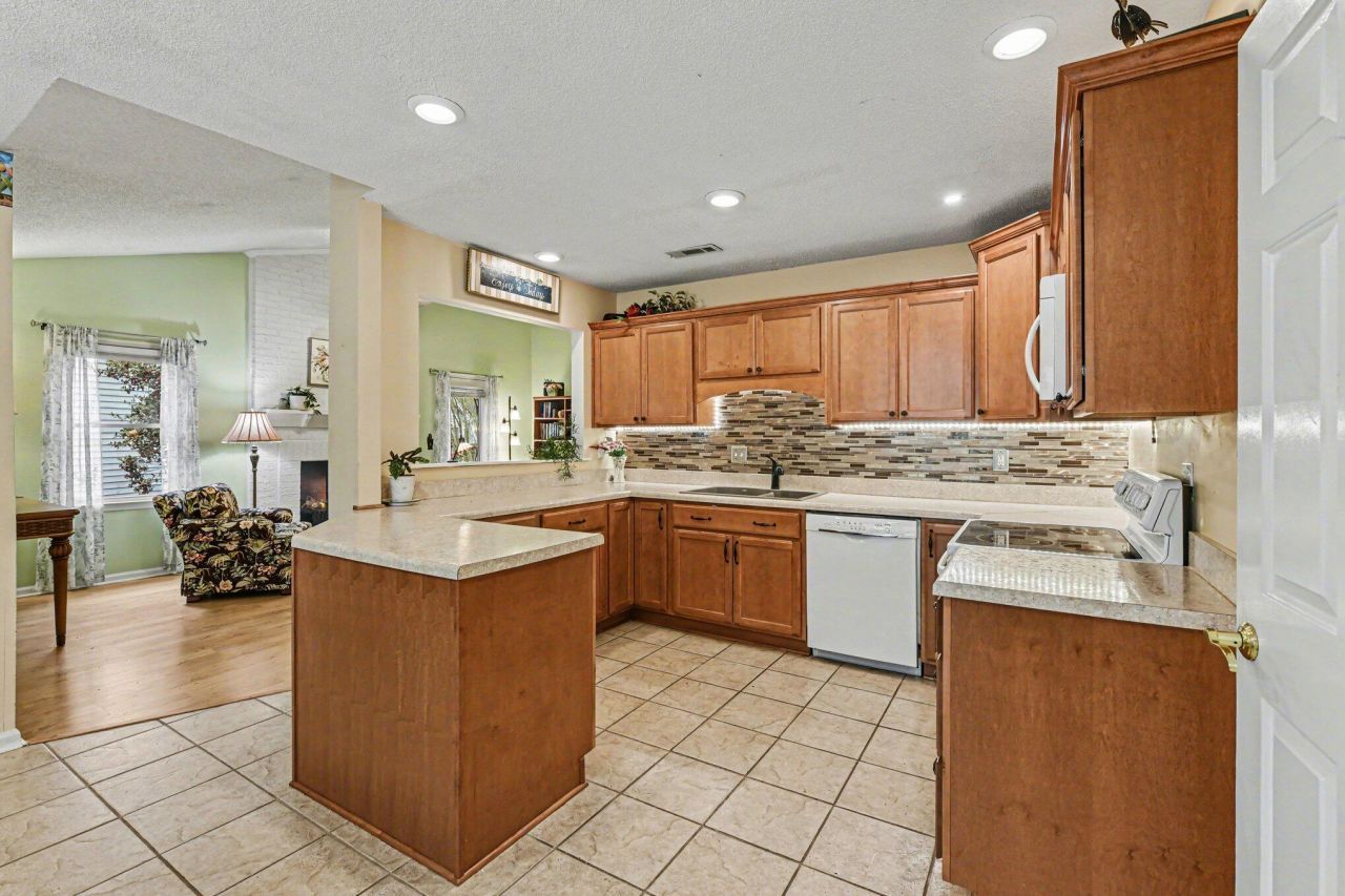 310 Hamlet Road Photo 6