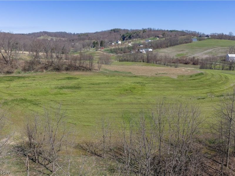 3689 Reichman Drive NW, Dover, OH 44622 Photo 12