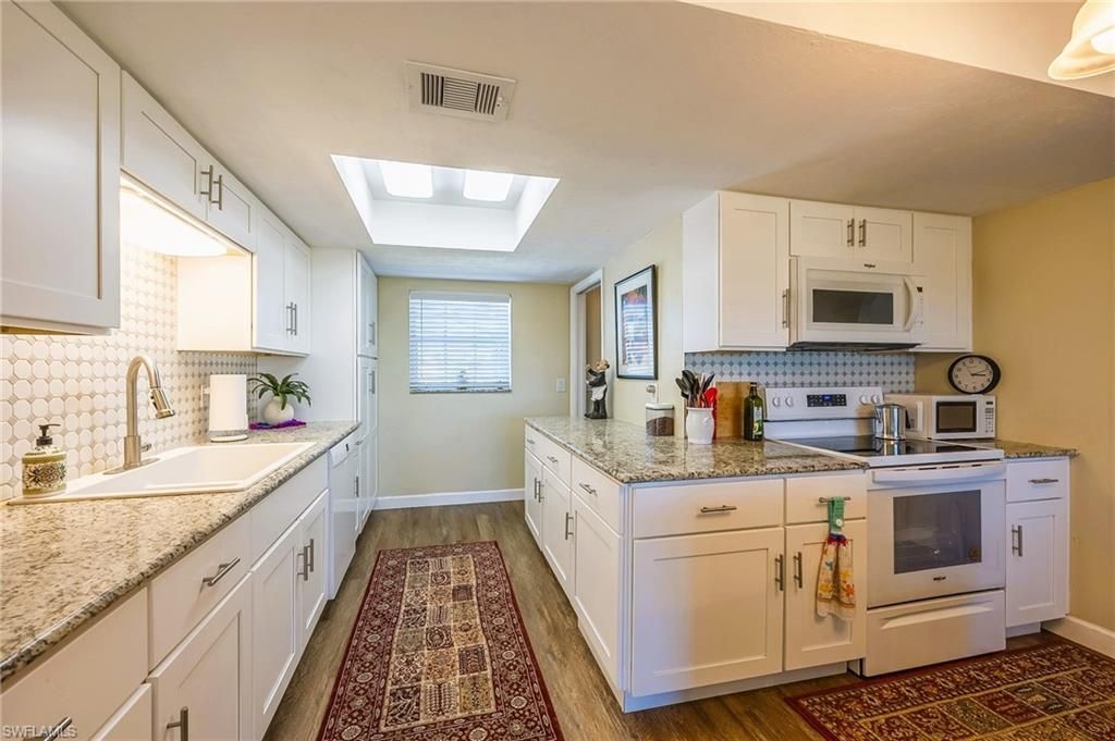 238 SE 9th Ter, Cape Coral, FL 33990 Photo