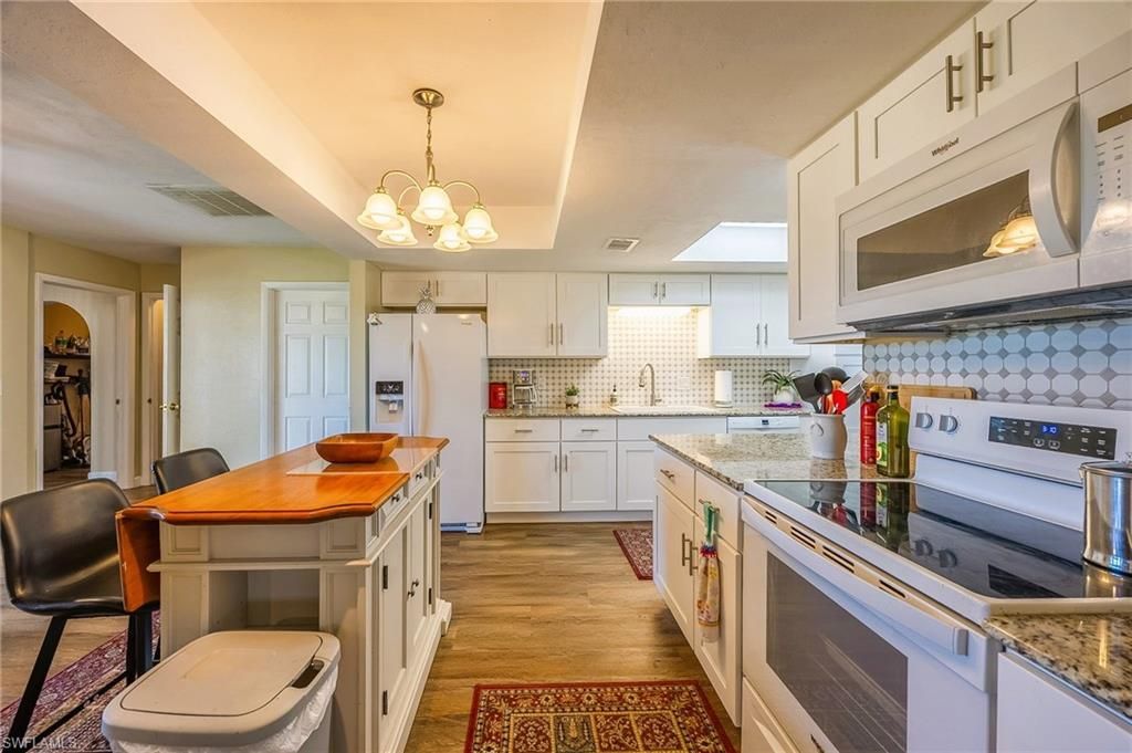 238 SE 9th Ter, Cape Coral, FL 33990 Photo