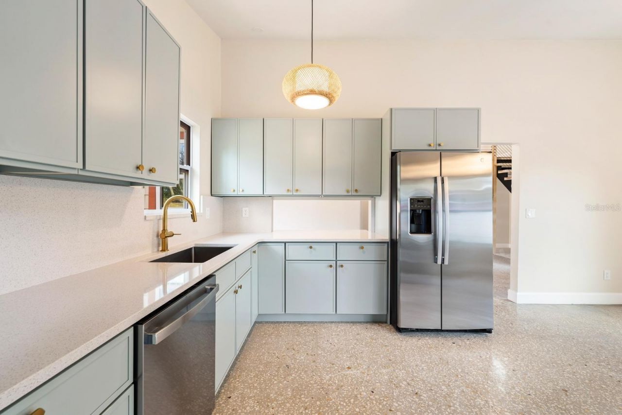 419 64th Avenue S, Saint Petersburg, FL 33705 Photo