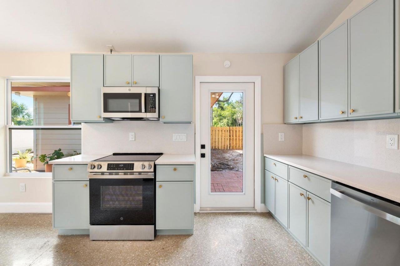 419 64th Avenue S, Saint Petersburg, FL 33705 Photo