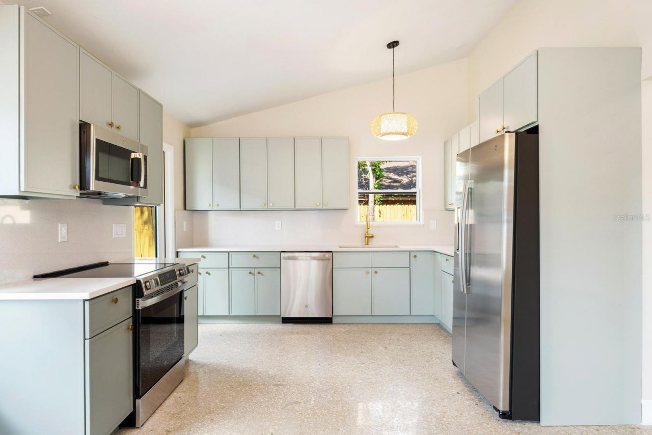 419 64th Avenue S, Saint Petersburg, FL 33705 Photo