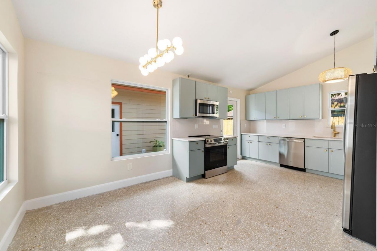 419 64th Avenue S, Saint Petersburg, FL 33705 Photo