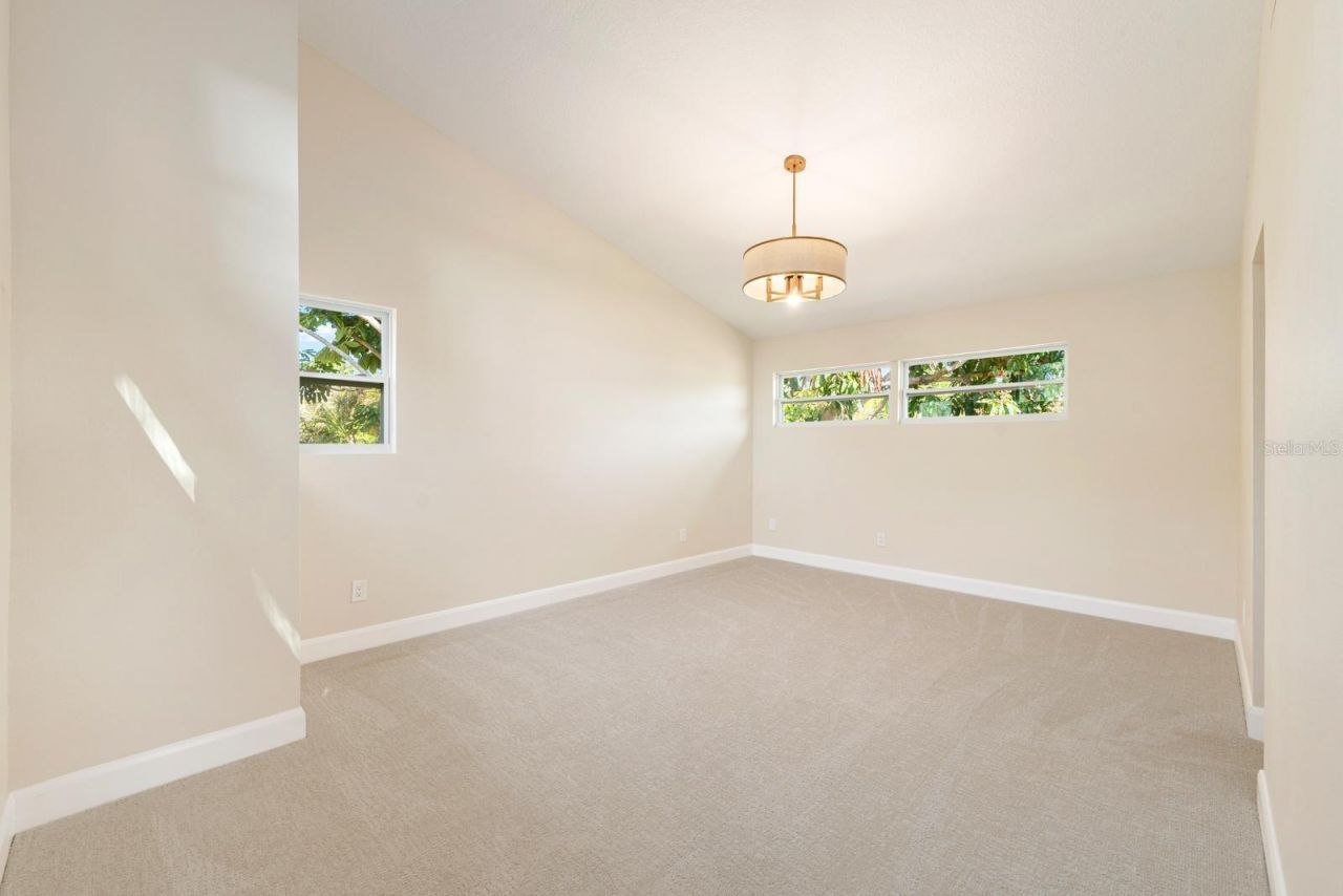 419 64th Avenue S, Saint Petersburg, FL 33705 Photo