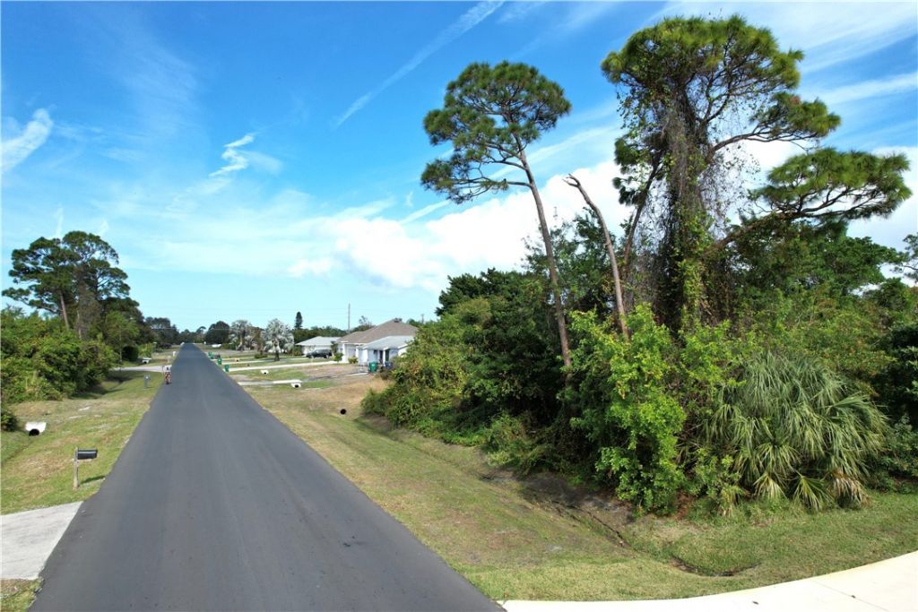 139 S Wimbrow Drive, Sebastian, FL 32958 Photo