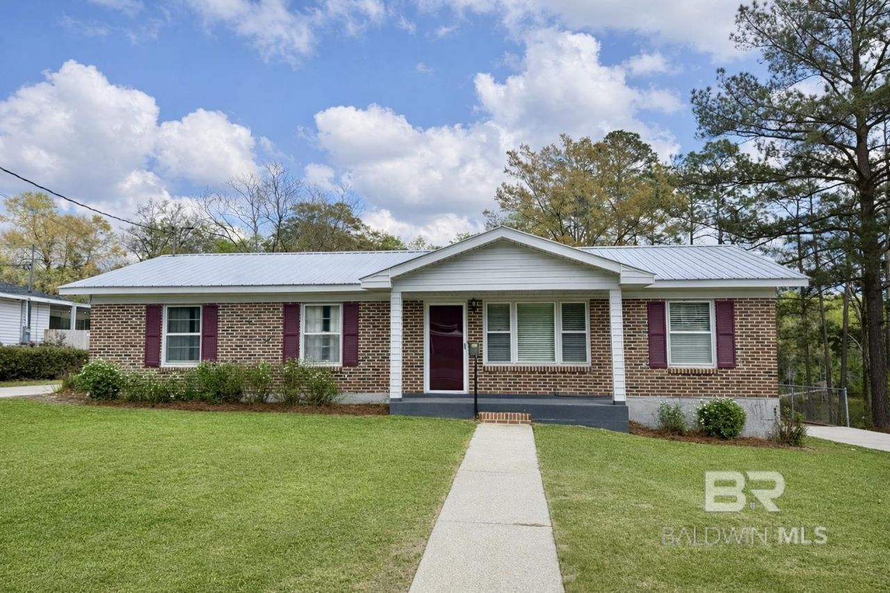 402 N Forest Hill Drive, Brewton, AL 36426 Main Photo