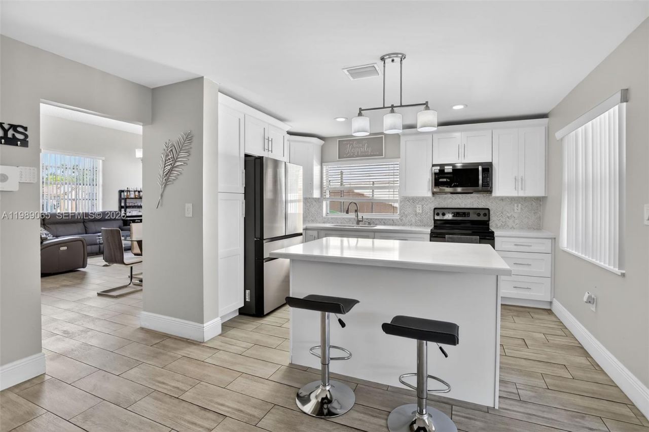 1245 NW 125th Ter , Sunrise, FL 33323 Photo