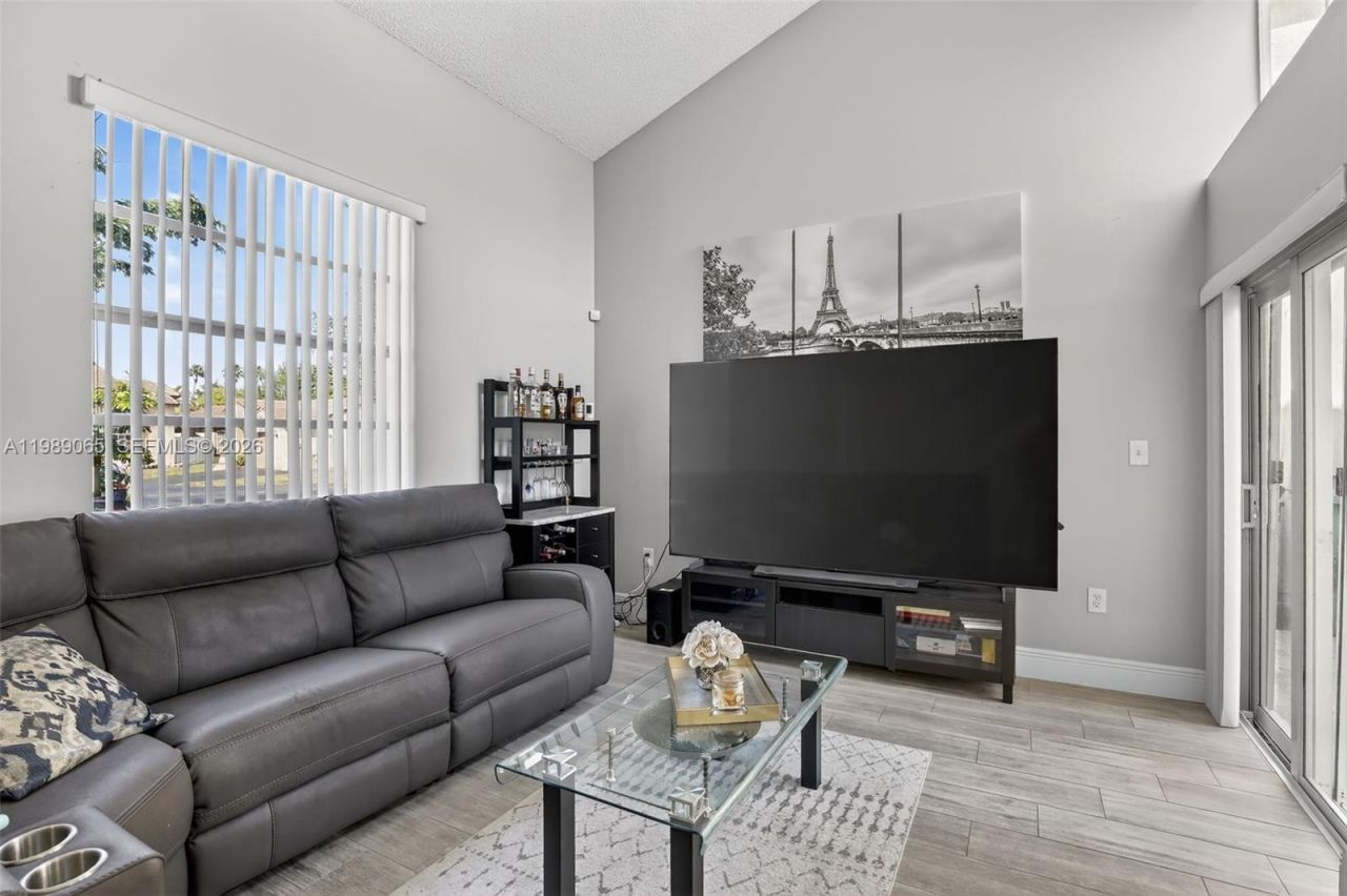 1245 NW 125th Ter , Sunrise, FL 33323 Photo