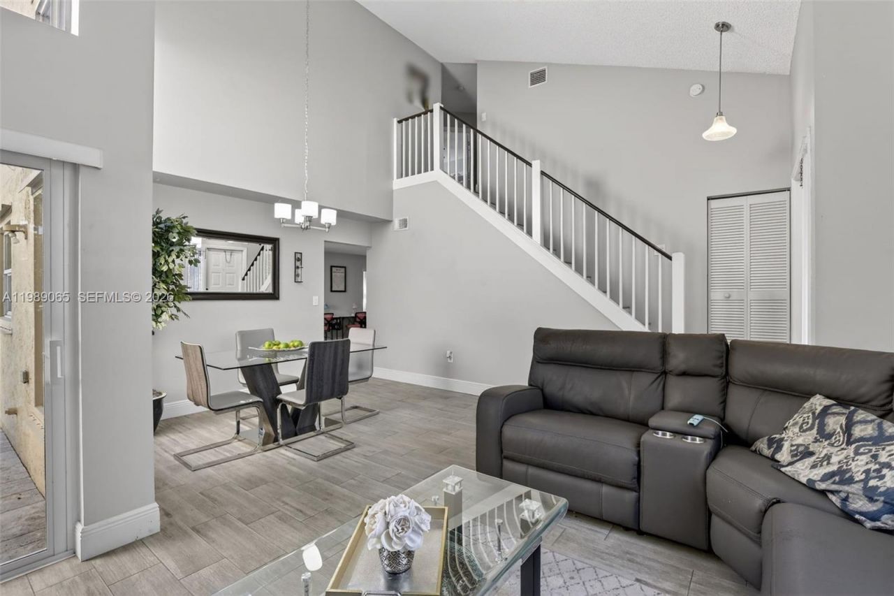 1245 NW 125th Ter , Sunrise, FL 33323 Photo