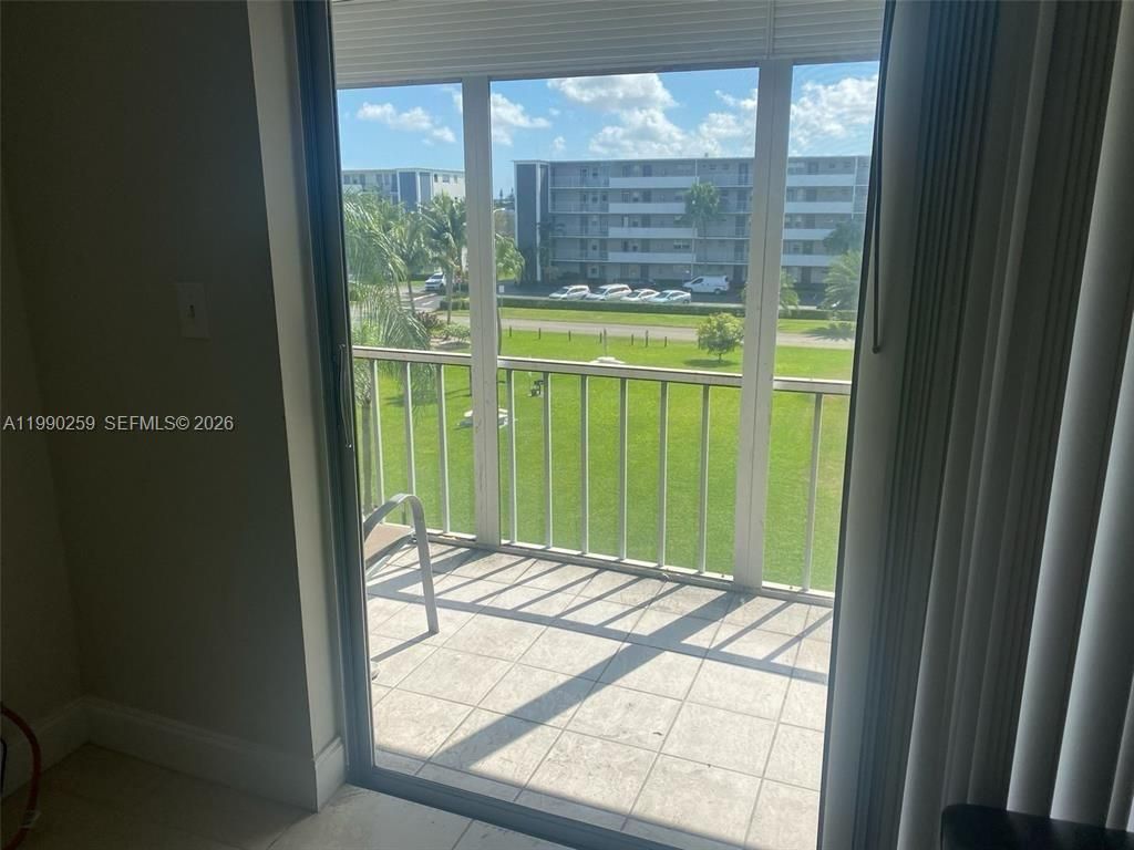 4700 Washington St , Unit 406, Hollywood, FL 33021 Photo