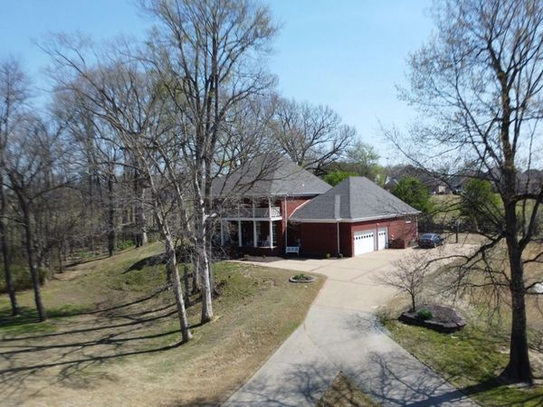 1870 Clubhouse Drive , Dyersburg, TN 38024