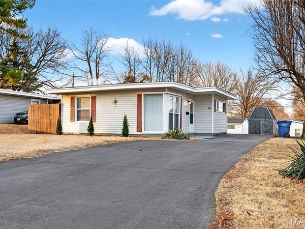 19 Marquette Drive, Florissant, MO 63031