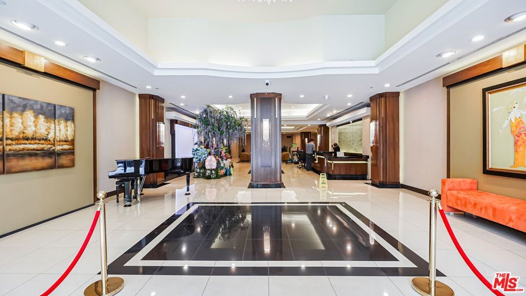 345 Pioneer Drive, Unit 902, Glendale, CA 91203 Main Photo