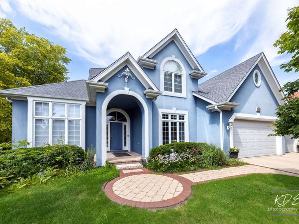 940 Burnham Court , Aurora, IL 60502