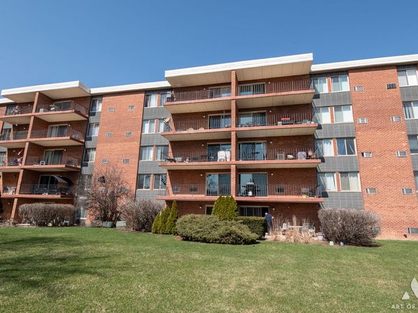 18 E Old Willow Road , Unit 205N, Prospect Heights, IL 60070