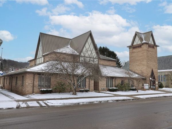 1135 Buffalo Street, Franklin, PA 16323