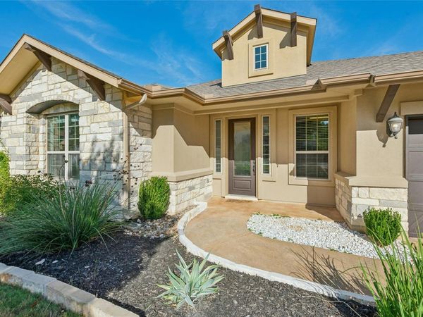404 Highland Village DR, Lakeway, TX 78738