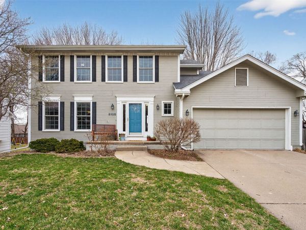 6105 Oakwood Drive, Urbandale, IA 50322