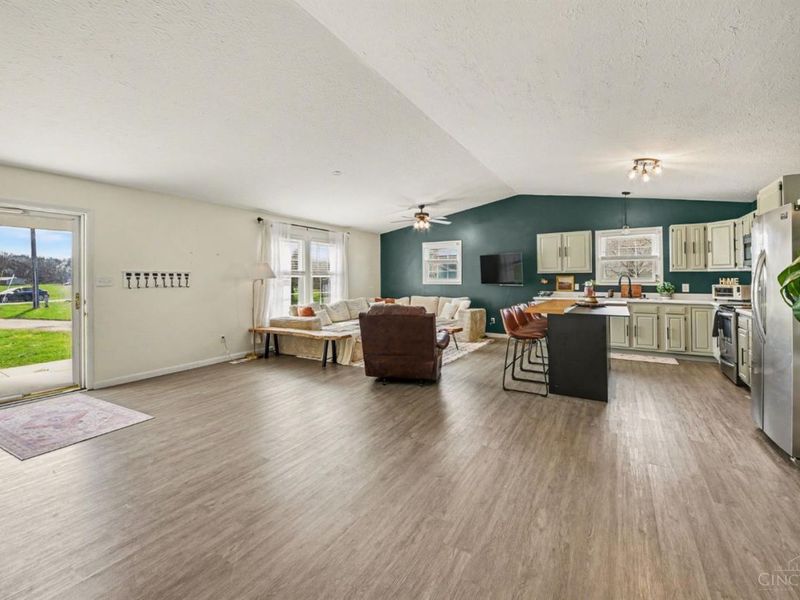 184 Dortmund Drive, Perry Twp, OH 45118 Photo 6