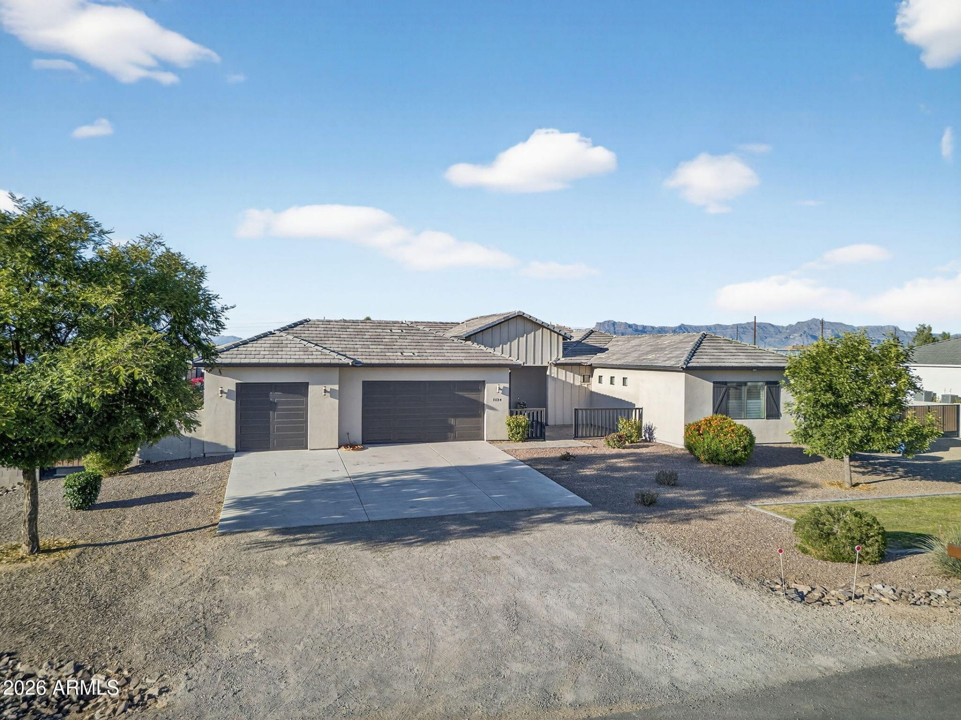 1124 E LOVELAND Lane, San Tan Valley, AZ 85140