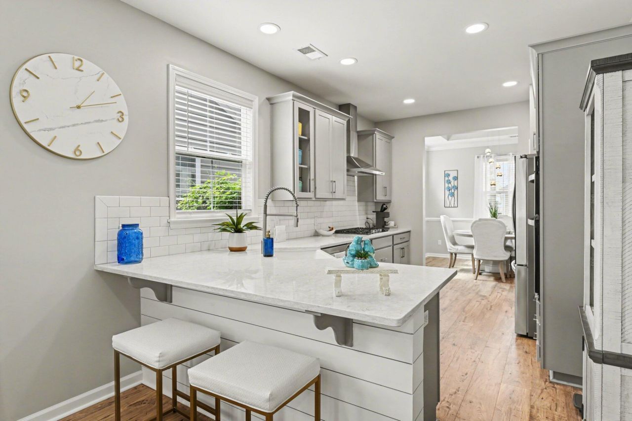 205 Angelica Avenue Photo 11