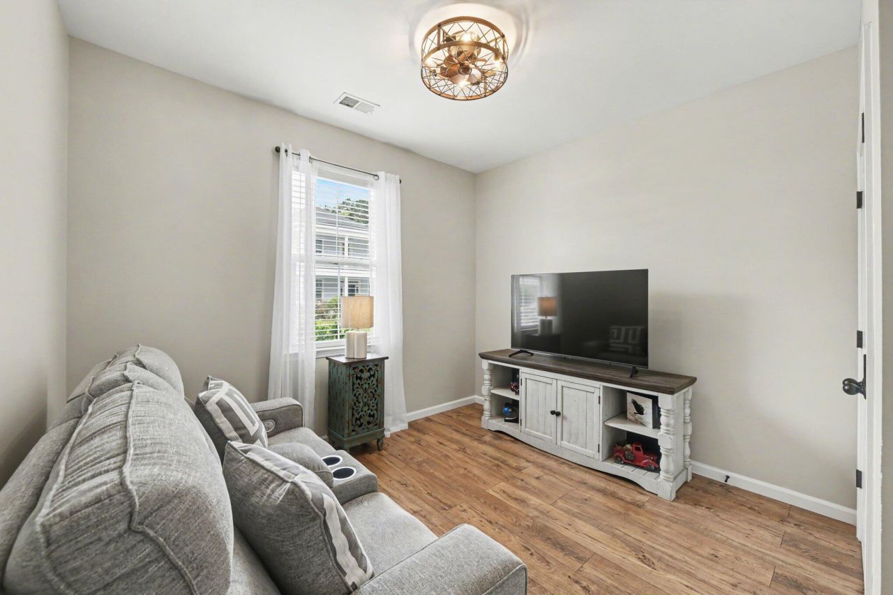 205 Angelica Avenue Photo 14