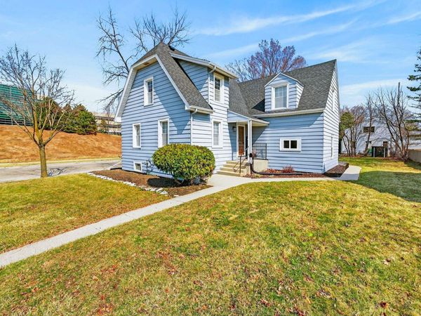 656 N 99th St, Wauwatosa, WI 53226