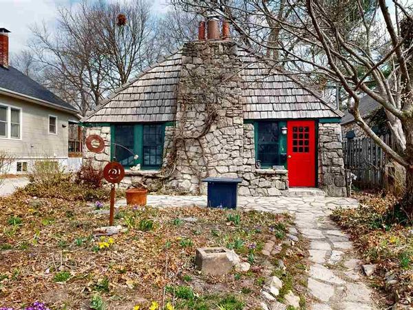 1322 Muscatine Ave, Iowa City, IA 52240