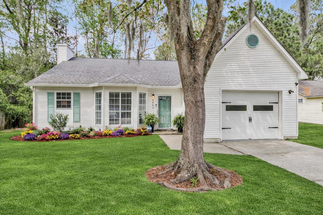 2445 Castlereagh Road Photo 1