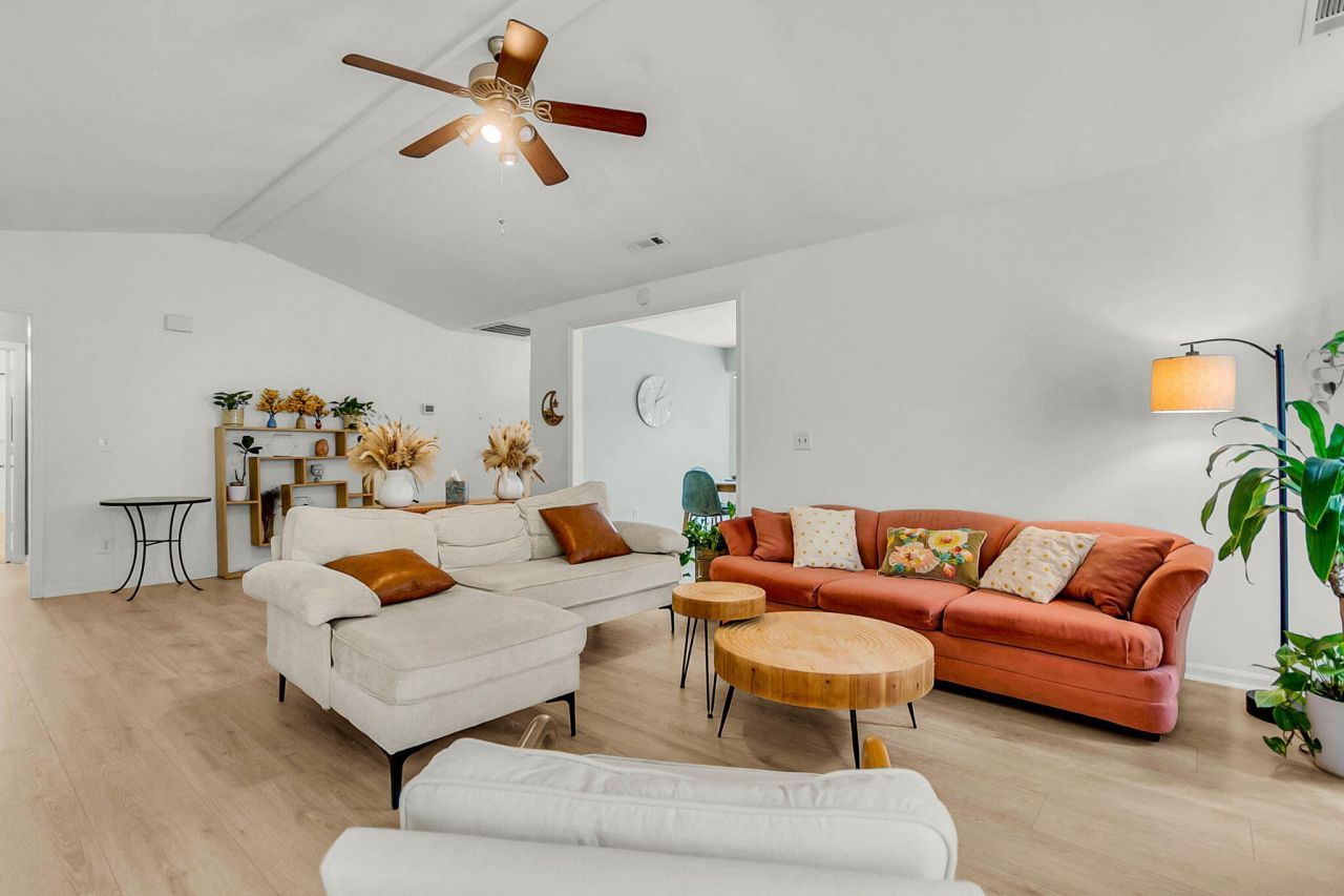 2445 Castlereagh Road Photo 10