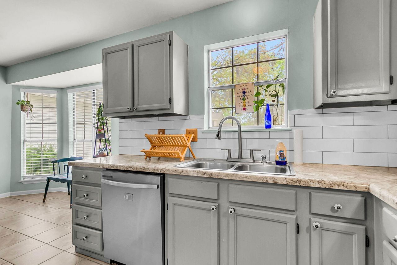 2445 Castlereagh Road Photo 12