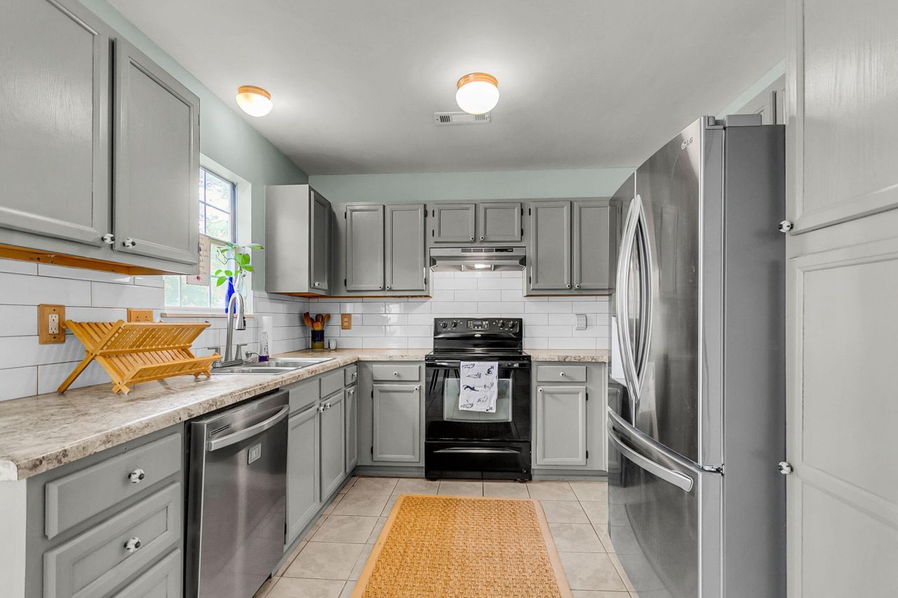 2445 Castlereagh Road Photo 13