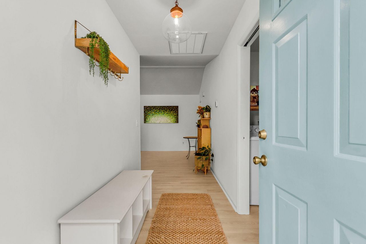 2445 Castlereagh Road Photo 3