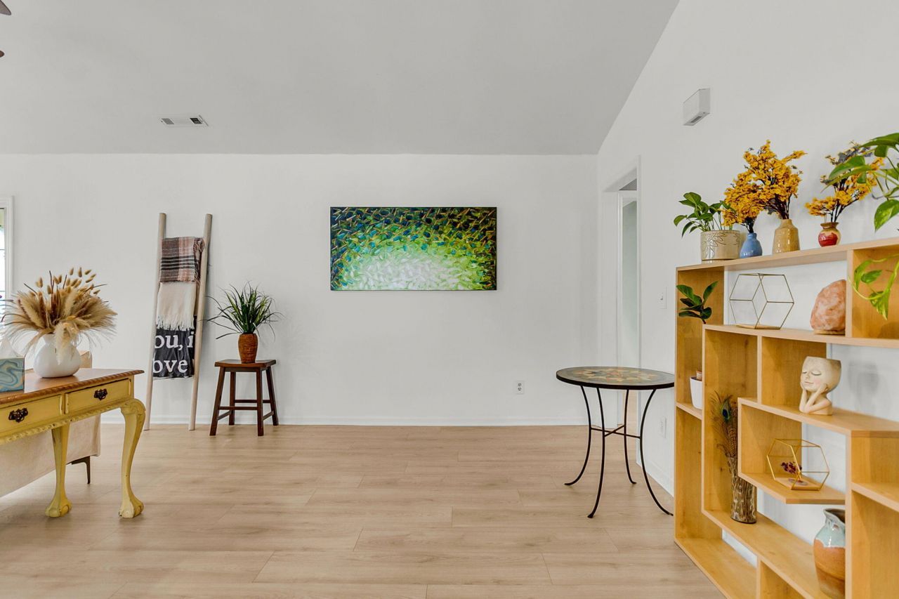 2445 Castlereagh Road Photo 5