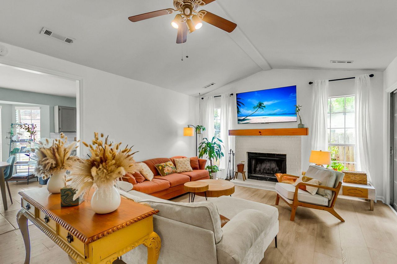 2445 Castlereagh Road Photo 7