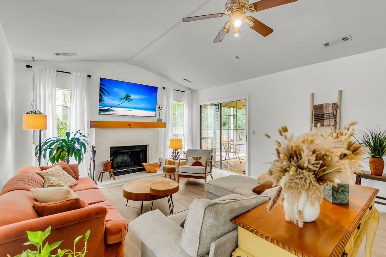 2445 Castlereagh Road Photo 8