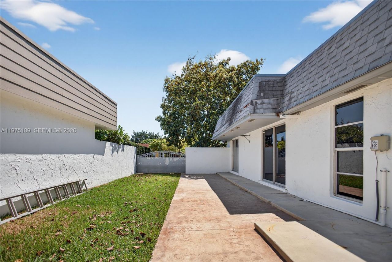 13471 SW 99th Ter, Miami, FL 33186 Photo