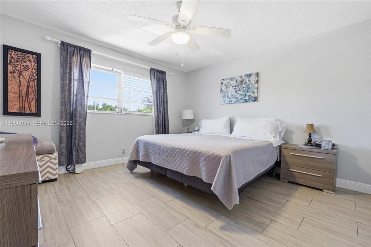 581 Blue Heron Dr, Unit 205-B, Hallandale Beach, FL 33009 Photo