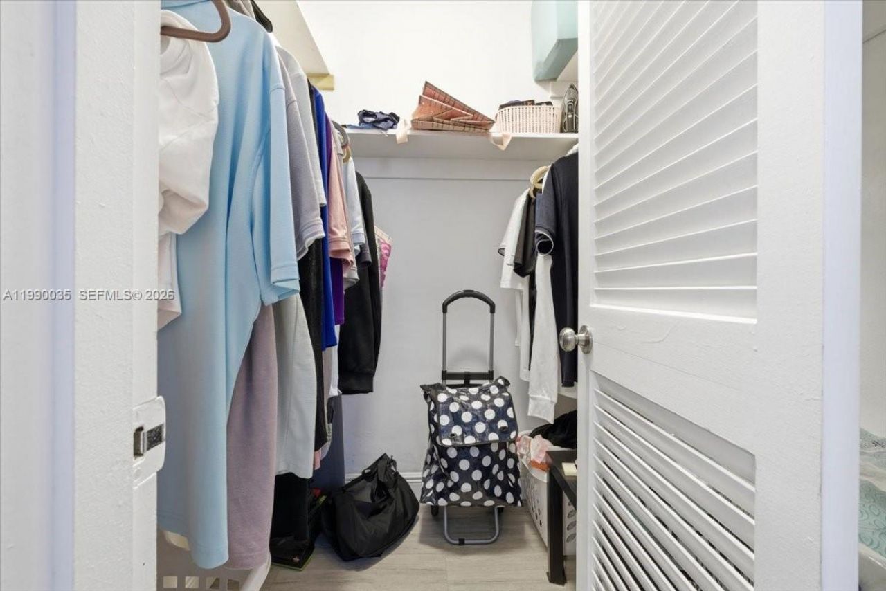 581 Blue Heron Dr, Unit 205-B, Hallandale Beach, FL 33009 Photo