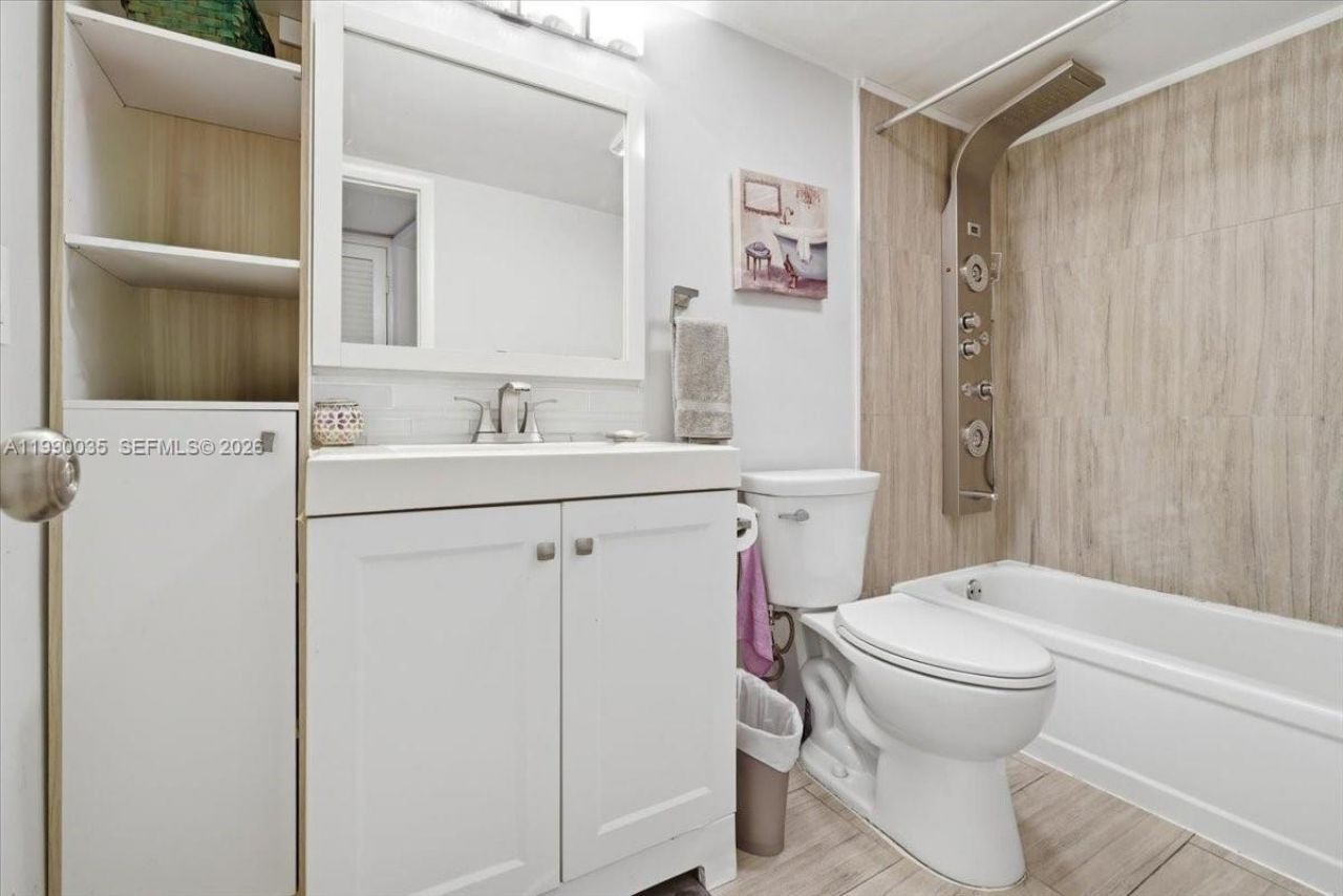 581 Blue Heron Dr, Unit 205-B, Hallandale Beach, FL 33009 Photo