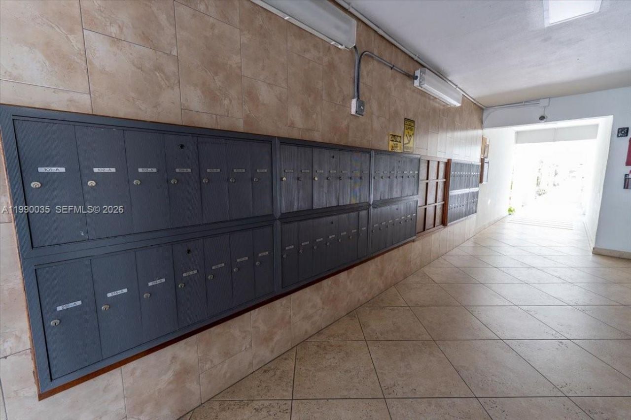 581 Blue Heron Dr, Unit 205-B, Hallandale Beach, FL 33009 Photo