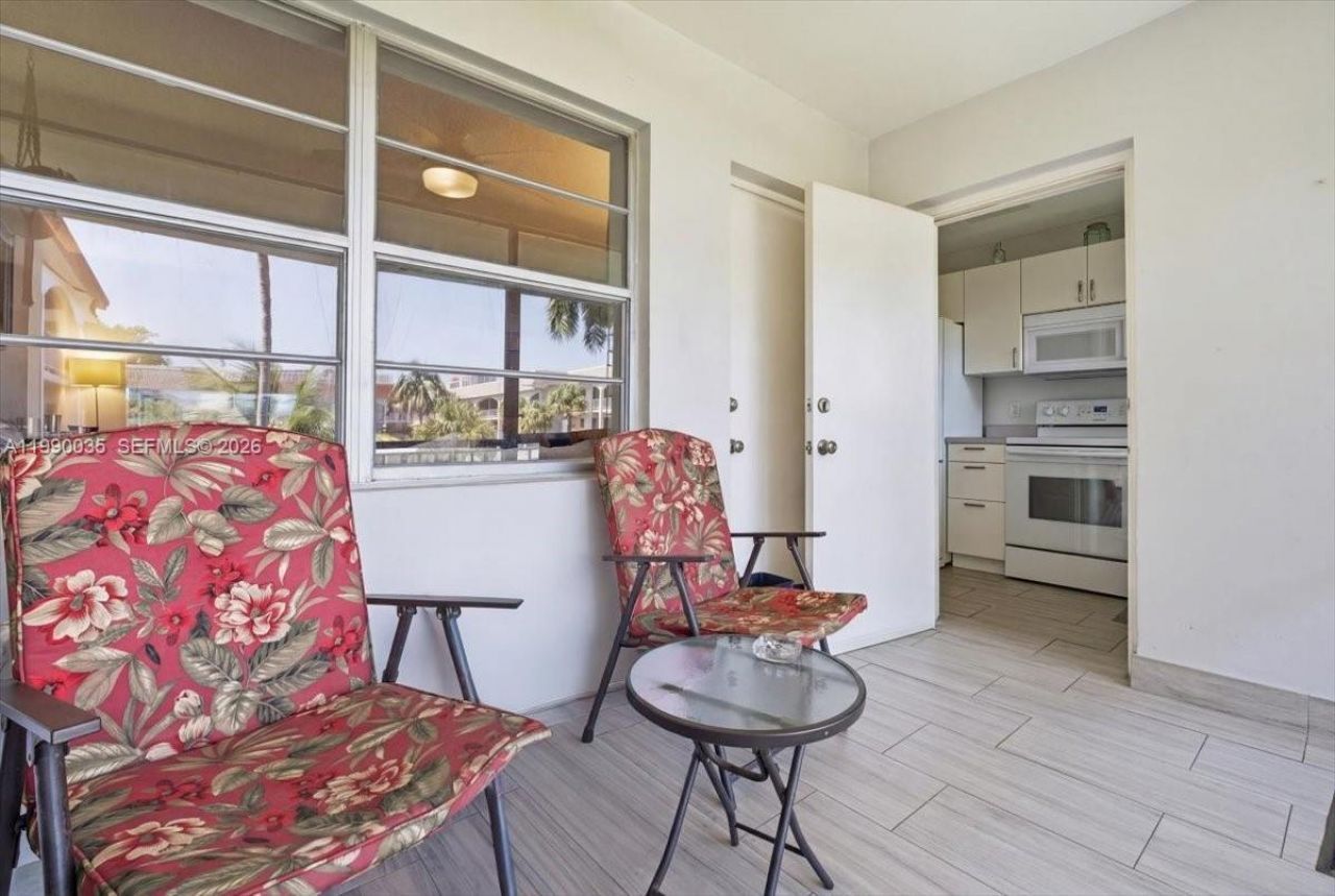 581 Blue Heron Dr, Unit 205-B, Hallandale Beach, FL 33009 Photo