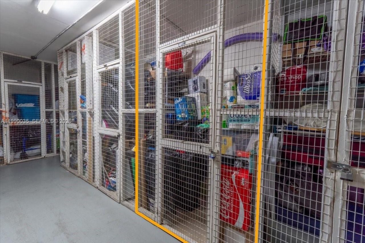 581 Blue Heron Dr, Unit 205-B, Hallandale Beach, FL 33009 Photo