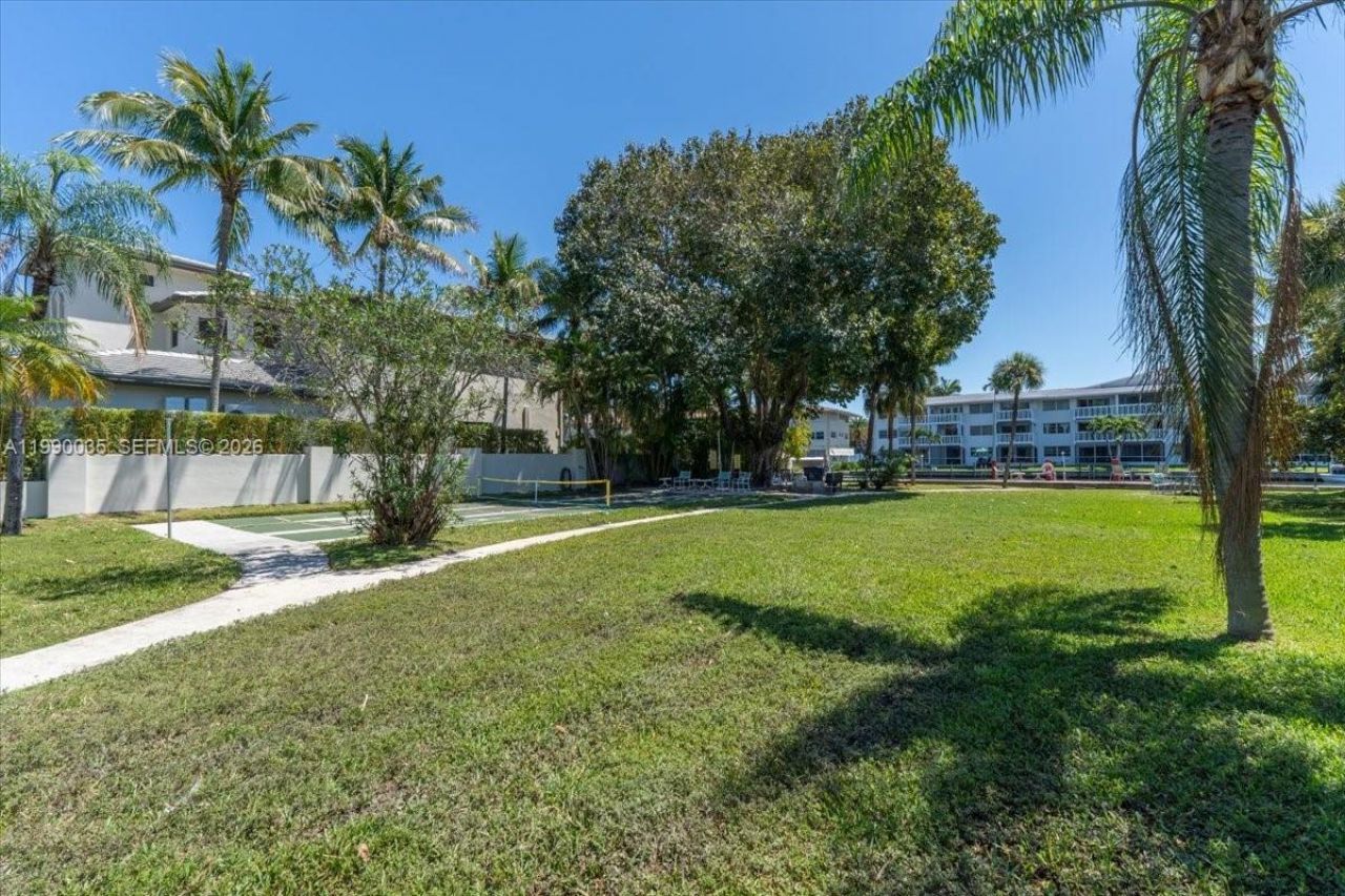 581 Blue Heron Dr, Unit 205-B, Hallandale Beach, FL 33009 Photo