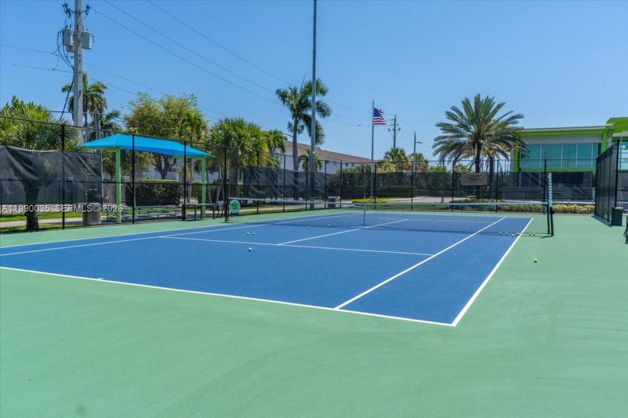 581 Blue Heron Dr, Unit 205-B, Hallandale Beach, FL 33009 Photo