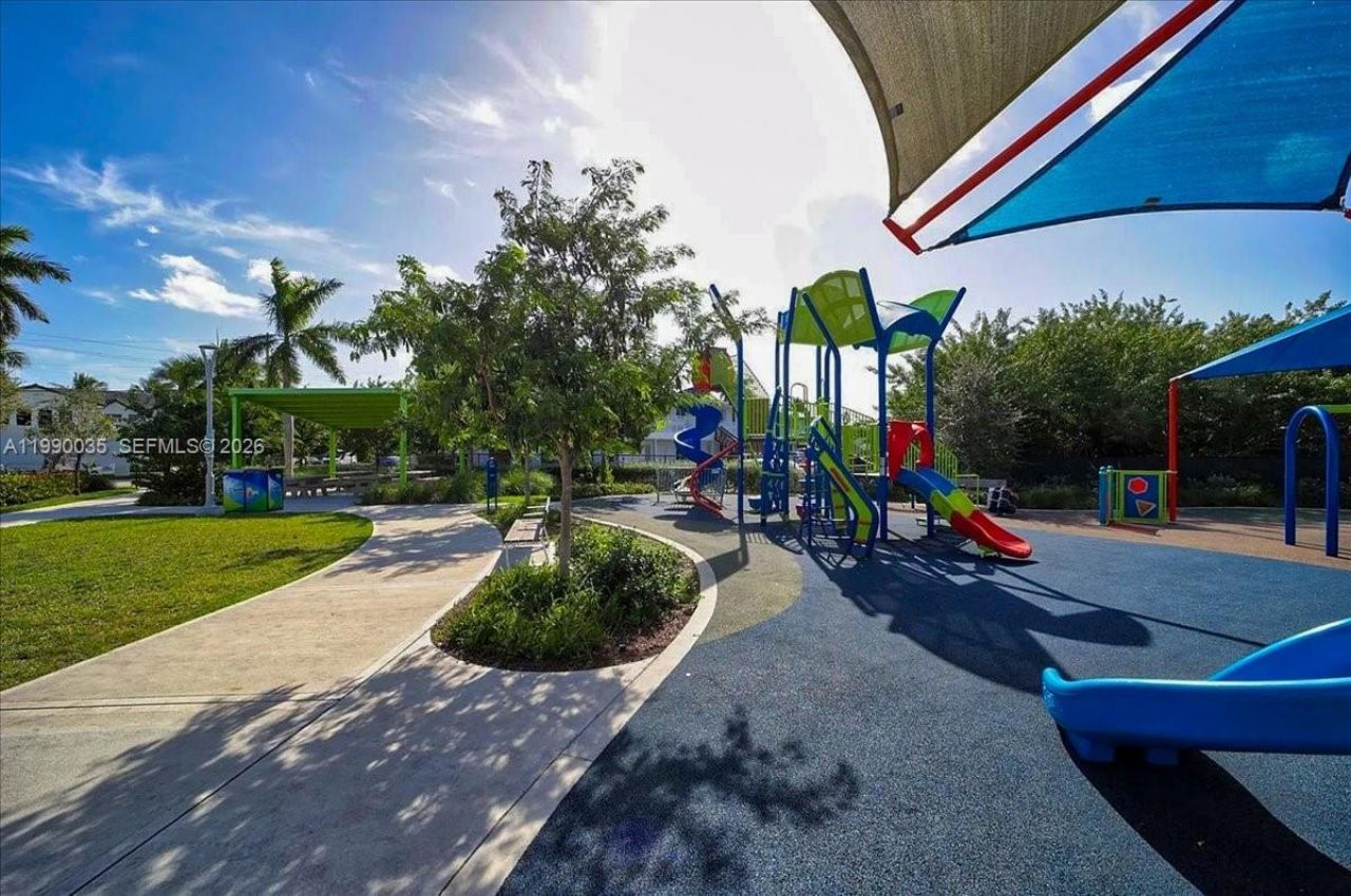 581 Blue Heron Dr, Unit 205-B, Hallandale Beach, FL 33009 Photo