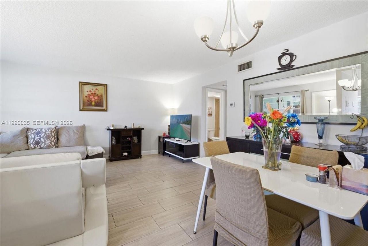 581 Blue Heron Dr, Unit 205-B, Hallandale Beach, FL 33009 Photo